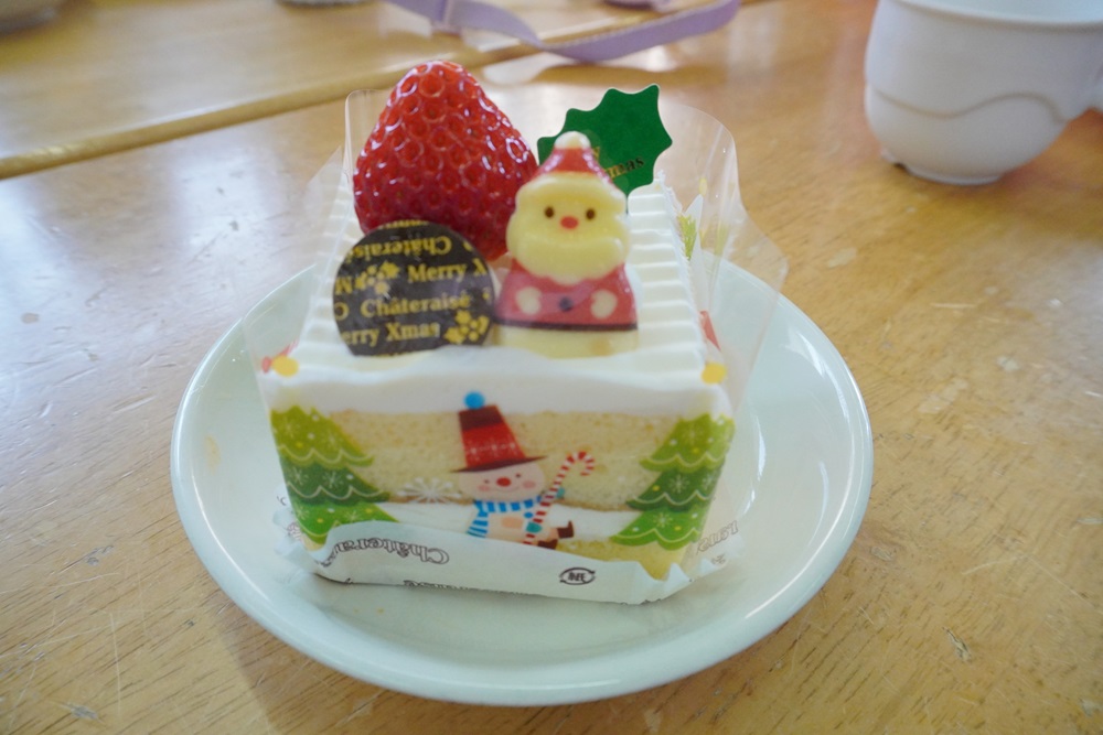 クリスマスケーキとプレゼントを頂きました